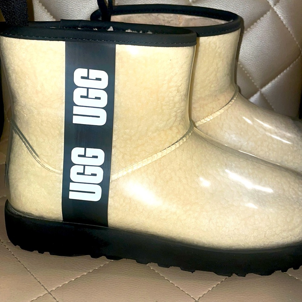 Like New EUC UGG Rain boots.